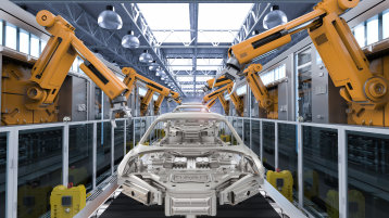 Roboter in Automobilproduktionsstätte (Image: PhonlamaiPhoto/istock.com)