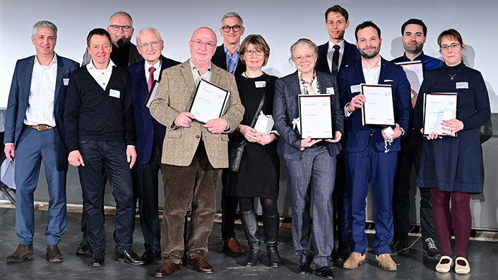 Fördernde auf der Bühne gemeinsam mit Prof. Dr. Faßbender (links im Bild).