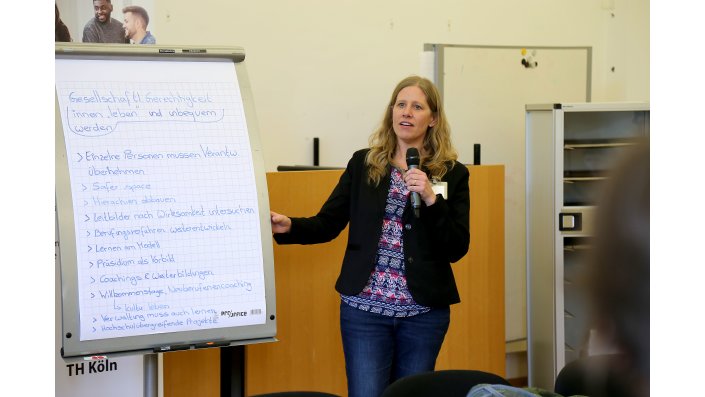 Anna Gähl, Leitung der Kompetenzwerkstatt und des Projekts "Macht und Ungleichheit - Kompetenzen für gesellschaftliche Gerechtigkeit"