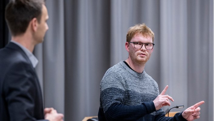 Prof. Dr. Heiko Schiffter-Wengle und Alumni im Gespräch.