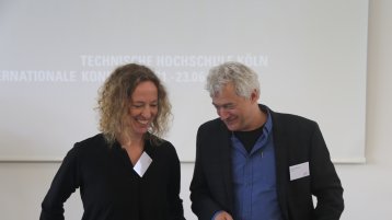 Zufriedene Veranstalter*innen: Prof'in. Dr. Angela Tillmann und Prof. Dr. Markus Ottersbach
