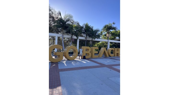 Go Beach sign