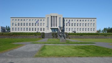 Hauptgebäuder der Universität Island