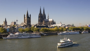 Kölner Panoramablick über den Rhein (Image: Adobe Stock | Jürgen Feldhaus) Kölner Panoramablick über den Rhein (Image: Adobe Stock | Jürgen Feldhaus)