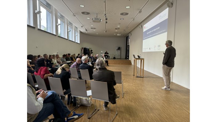 In Vorträgen wurden die Grundlagen zum Verständnis von Salzen an Bauwerken erläutert.