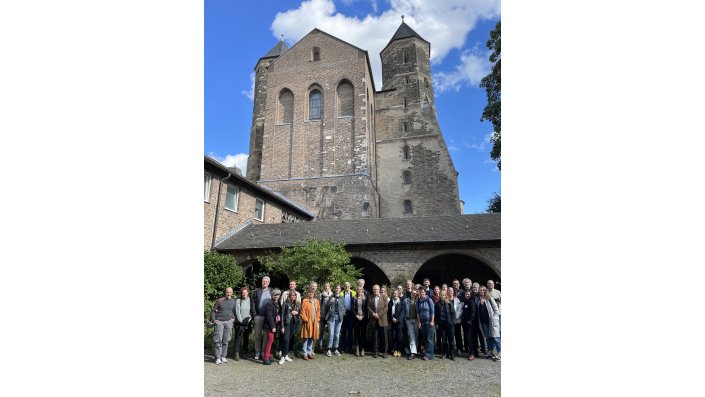 Exkursionsgruppe vor St. Maria im Kapitol