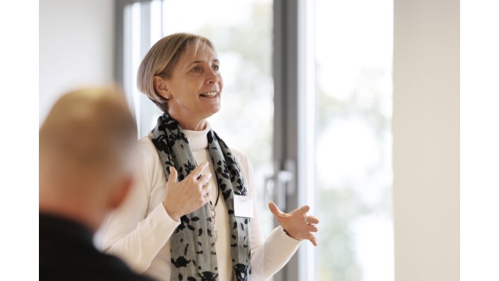 Frau Prof. Dr. Heuchemer skizziert den Kontext des Projektes. 